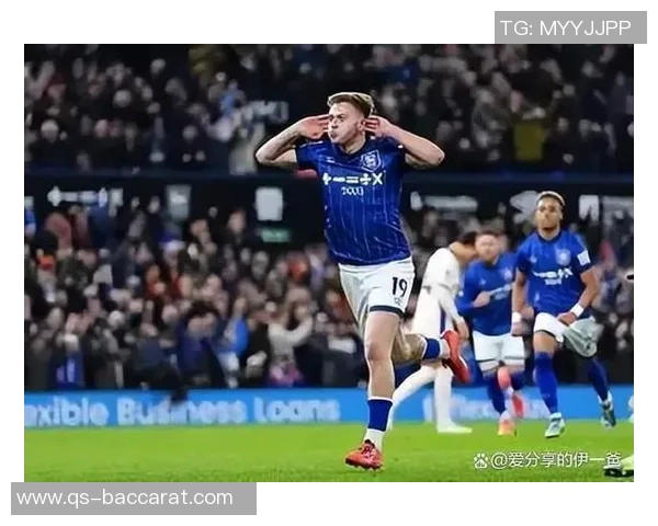 德拉普获PFA年度最佳年轻球员奖项官方晒领奖照片引关注