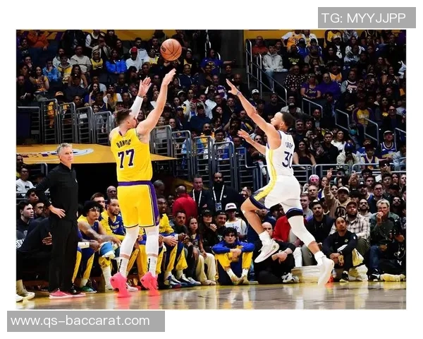 东契奇回应里夫斯质疑称其从未扣篮直言对方只是个喷子